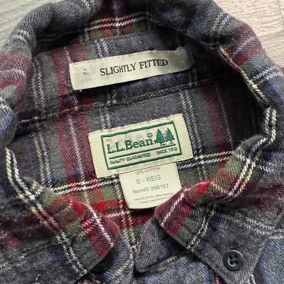 L.L. Bean Men's Scotch Plaid Flannel Slightly Fitted Shirt - Grey - Picture 3 of 10
